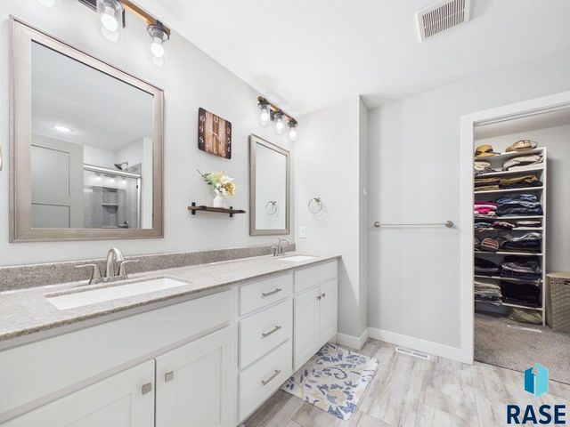 1008 S Tracy Dr Drive, Brandon, SD 57005