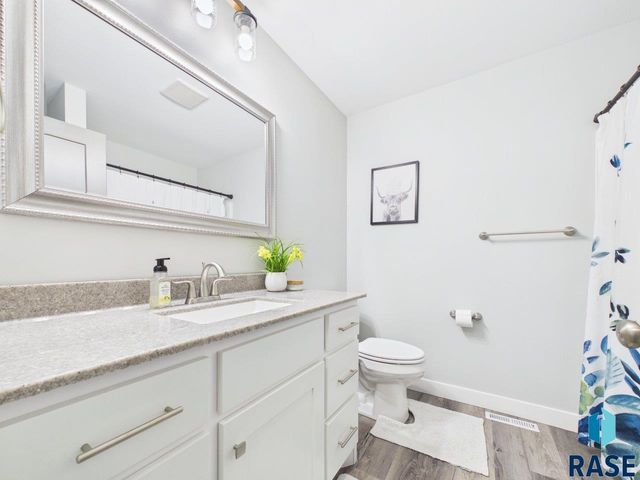 1008 S Tracy Dr Drive, Brandon, SD 57005