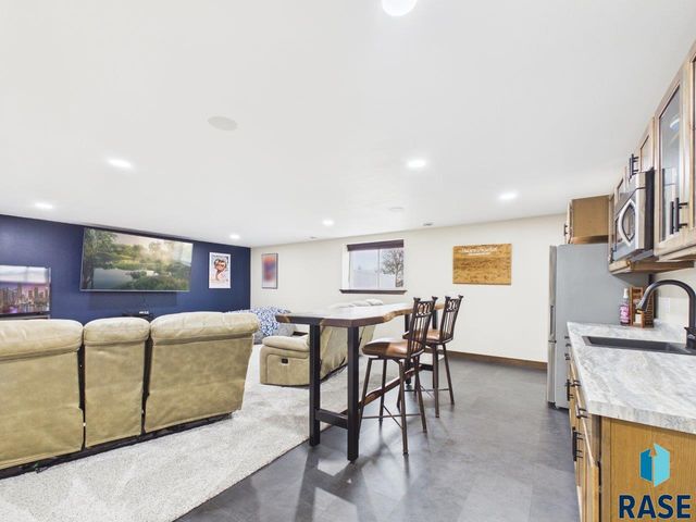 1008 S Tracy Dr Drive, Brandon, SD 57005