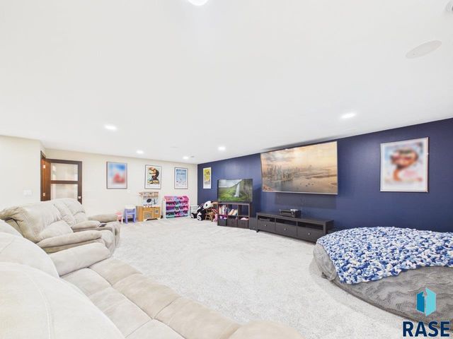 1008 S Tracy Dr Drive, Brandon, SD 57005