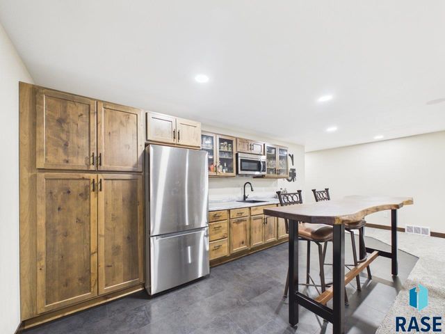 1008 S Tracy Dr Drive, Brandon, SD 57005