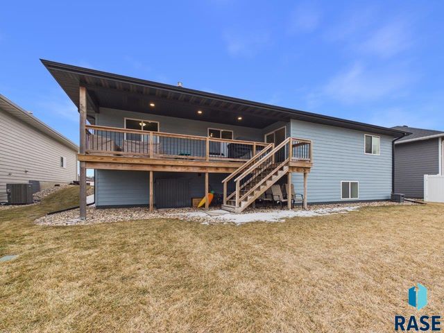 1008 S Tracy Dr Drive, Brandon, SD 57005