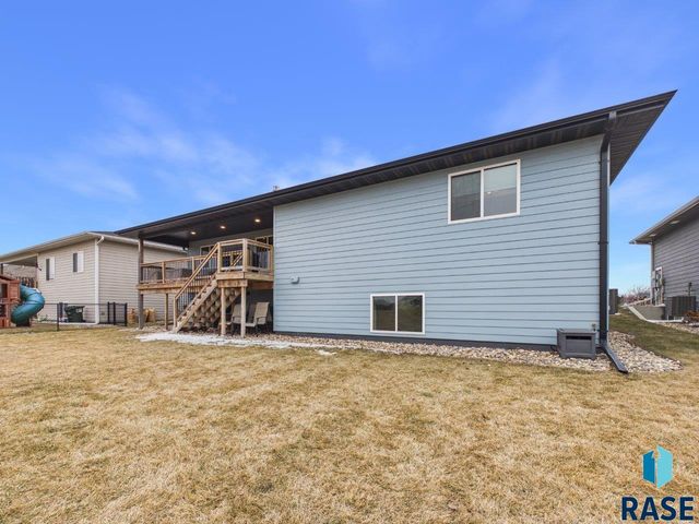 1008 S Tracy Dr Drive, Brandon, SD 57005