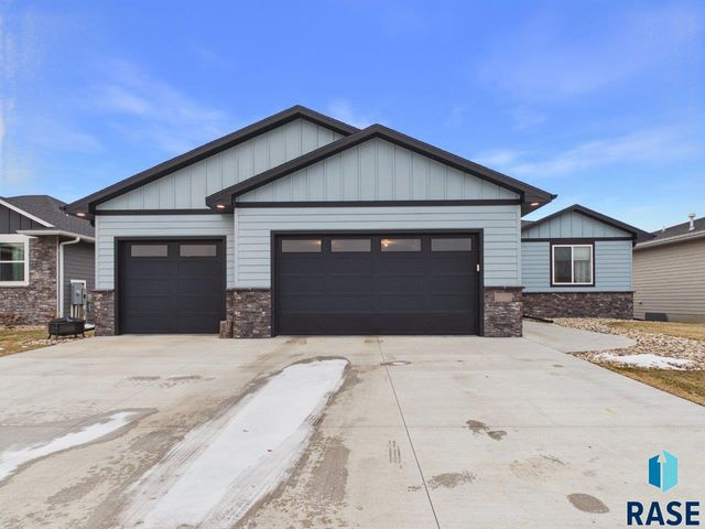 1008 S Tracy Dr Drive, Brandon, SD 57005