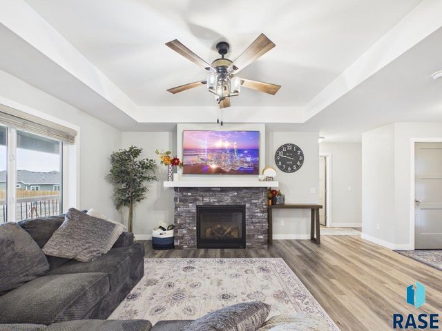 1008 S Tracy Dr Drive, Brandon, SD 57005