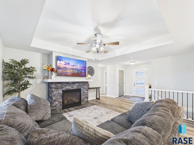 1008 S Tracy Dr Drive, Brandon, SD 57005