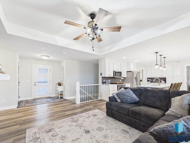 1008 S Tracy Dr Drive, Brandon, SD 57005