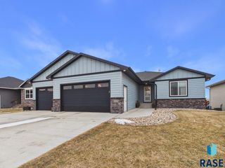 1008 S Tracy Dr Drive, Brandon, SD 57005