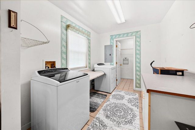 425 Rolling Meadow Drive, Valparaiso, IN 46385
