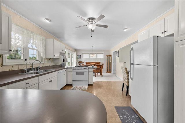 425 Rolling Meadow Drive, Valparaiso, IN 46385