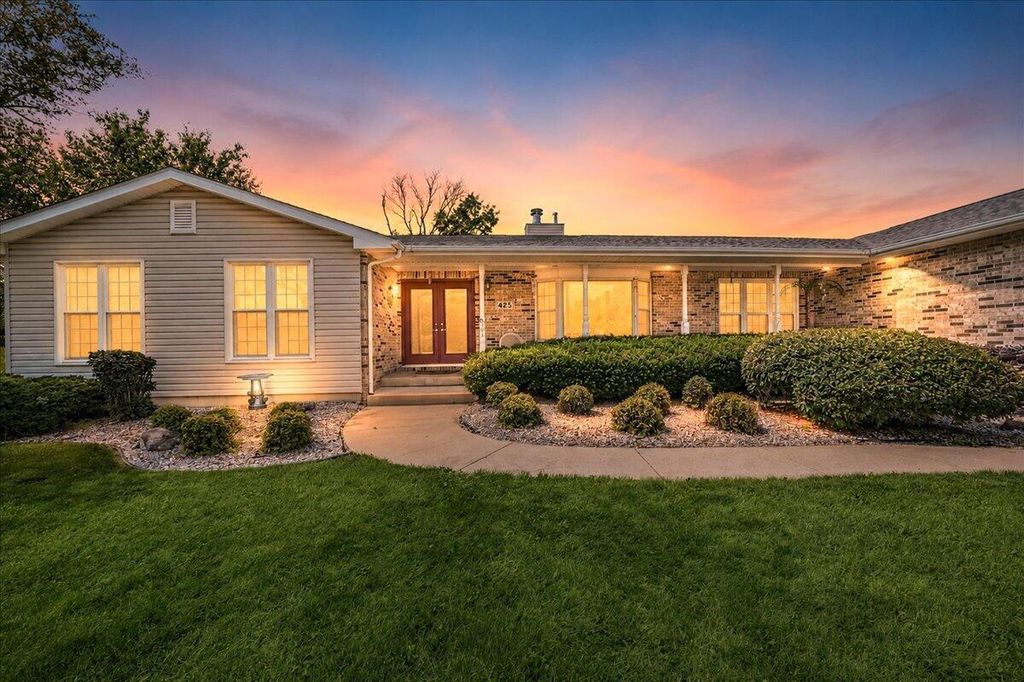 425 Rolling Meadow Drive, Valparaiso, IN 46385