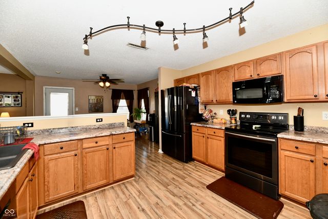 3418 Roundlake Lane, Whitestown, IN 46075