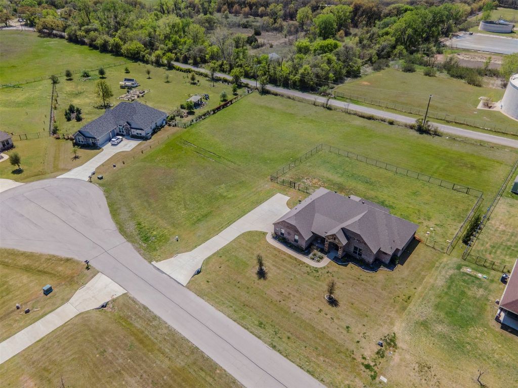 221 Maverick Court, Granbury, TX 76049