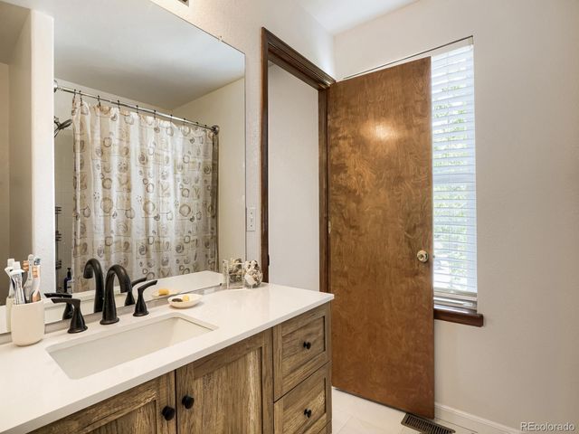 2153 S Ventura Street, Aurora, CO 80013