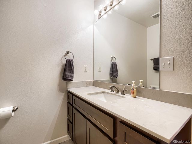 2153 S Ventura Street, Aurora, CO 80013