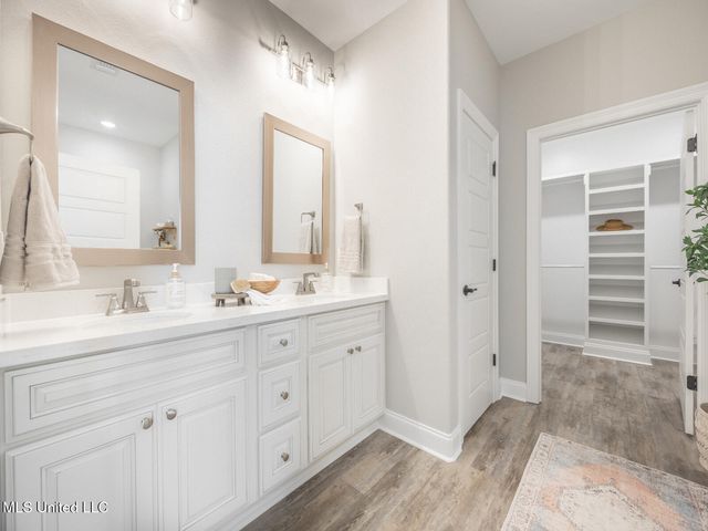 212 Savannah Gardens Road, Ocean Springs, MS 39564