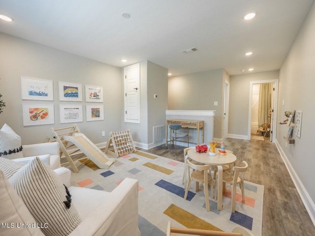 212 Savannah Gardens Road, Ocean Springs, MS 39564