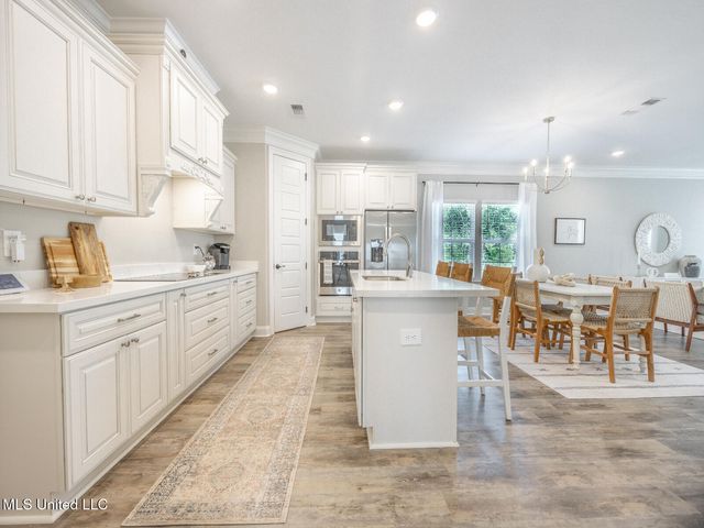 212 Savannah Gardens Road, Ocean Springs, MS 39564