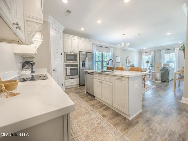 212 Savannah Gardens Road, Ocean Springs, MS 39564