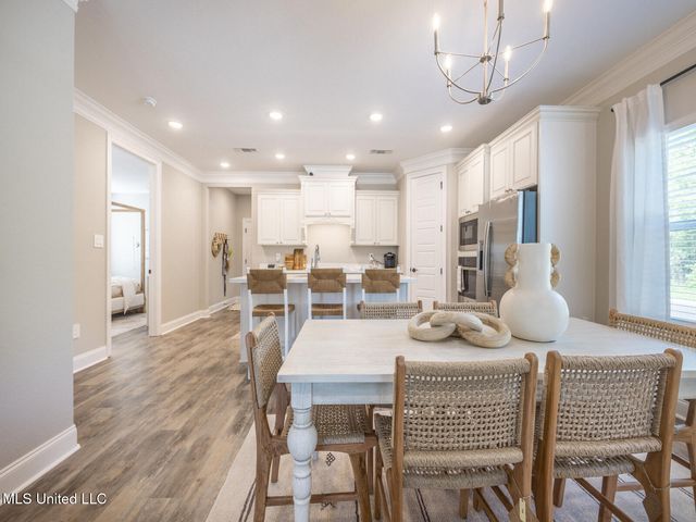 212 Savannah Gardens Road, Ocean Springs, MS 39564