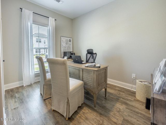 212 Savannah Gardens Road, Ocean Springs, MS 39564