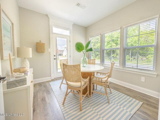 212 Savannah Gardens Road, Ocean Springs, MS 39564