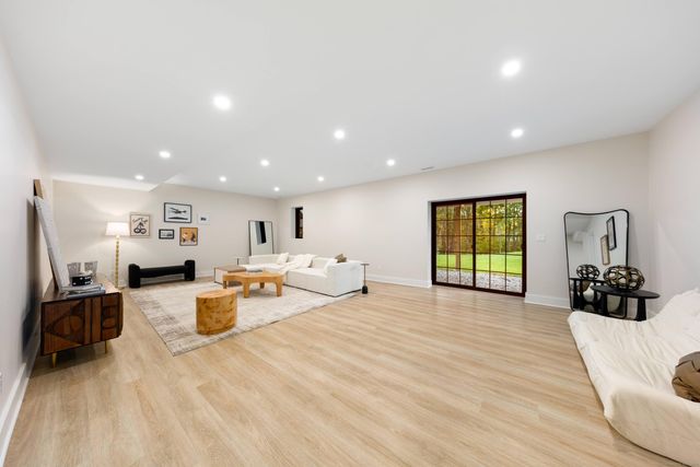 31 Gray Farms Road, Stamford, CT 06905