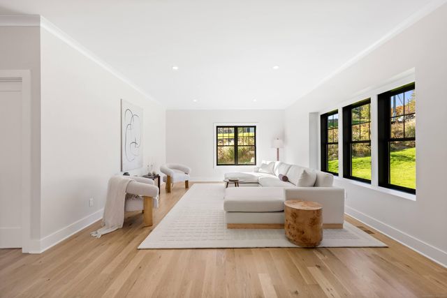 31 Gray Farms Road, Stamford, CT 06905