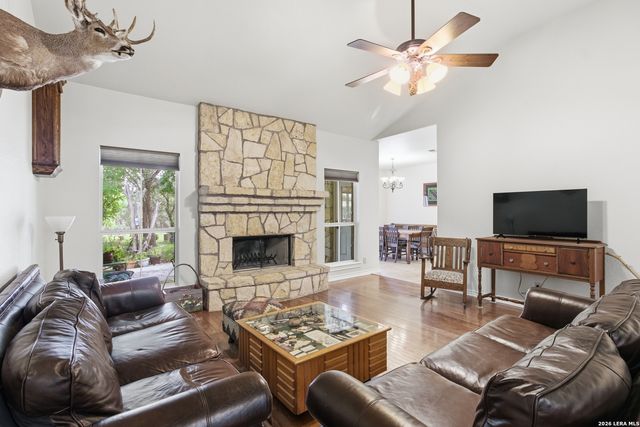707 Oak Ridge Ln, Pipe Creek, TX 78063