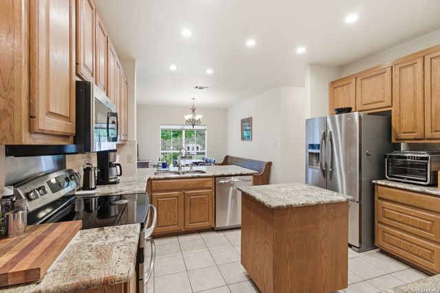 707 Oak Ridge Ln, Pipe Creek, TX 78063