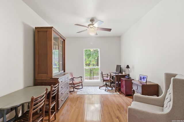 707 Oak Ridge Ln, Pipe Creek, TX 78063