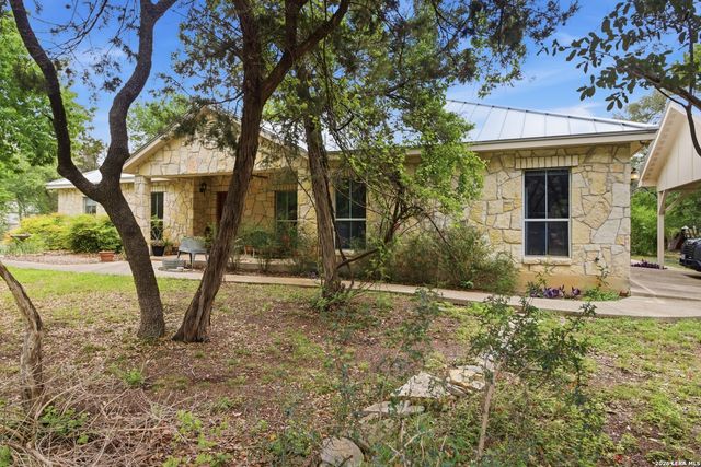 707 Oak Ridge Ln, Pipe Creek, TX 78063