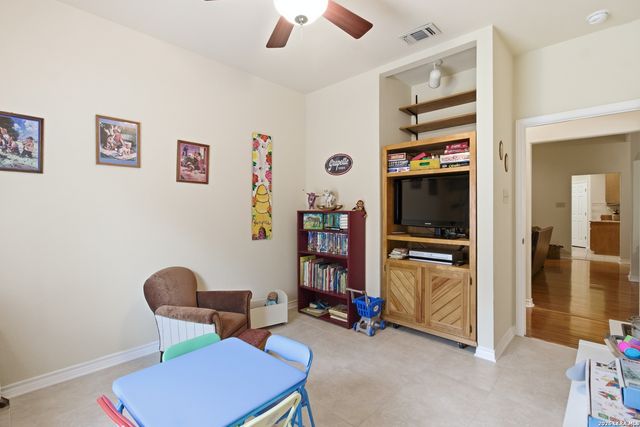 707 Oak Ridge Ln, Pipe Creek, TX 78063