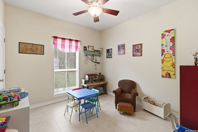 707 Oak Ridge Ln, Pipe Creek, TX 78063