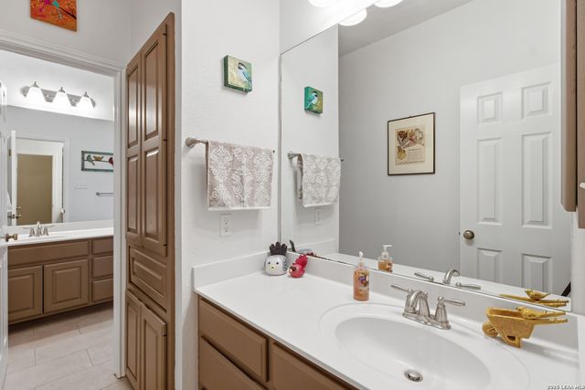 707 Oak Ridge Ln, Pipe Creek, TX 78063