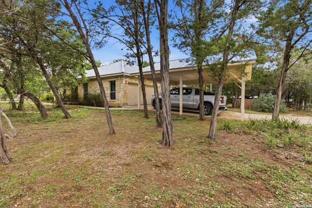 707 Oak Ridge Ln, Pipe Creek, TX 78063
