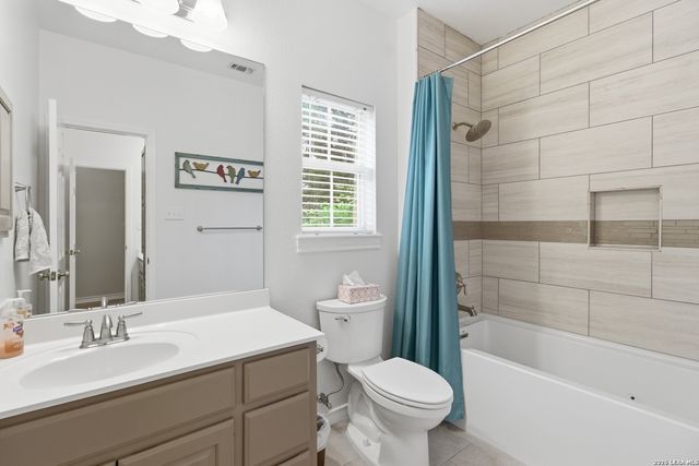 707 Oak Ridge Ln, Pipe Creek, TX 78063