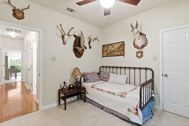 707 Oak Ridge Ln, Pipe Creek, TX 78063
