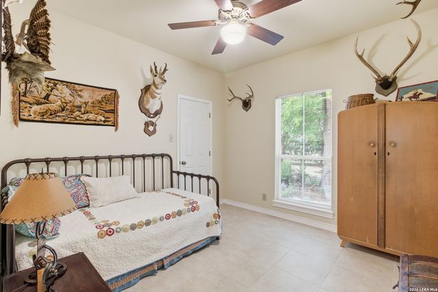 707 Oak Ridge Ln, Pipe Creek, TX 78063
