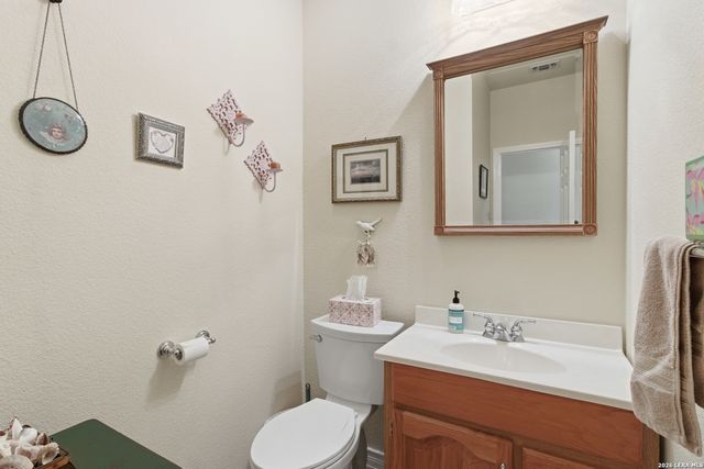 707 Oak Ridge Ln, Pipe Creek, TX 78063