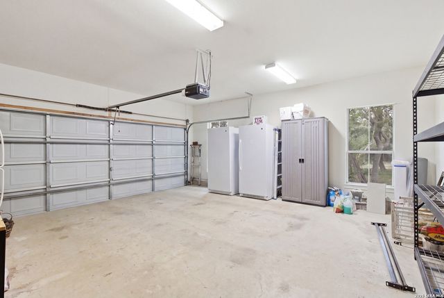 707 Oak Ridge Ln, Pipe Creek, TX 78063