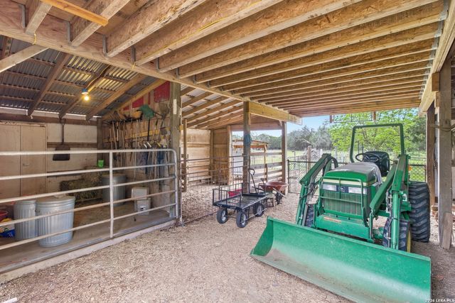 707 Oak Ridge Ln, Pipe Creek, TX 78063