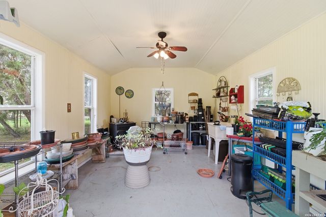 707 Oak Ridge Ln, Pipe Creek, TX 78063