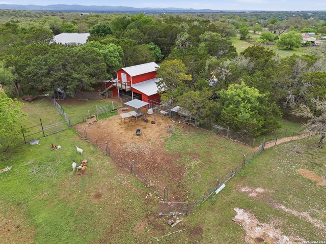707 Oak Ridge Ln, Pipe Creek, TX 78063
