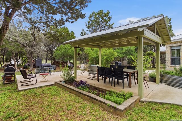 707 Oak Ridge Ln, Pipe Creek, TX 78063