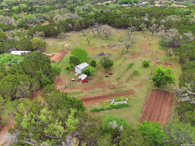 707 Oak Ridge Ln, Pipe Creek, TX 78063