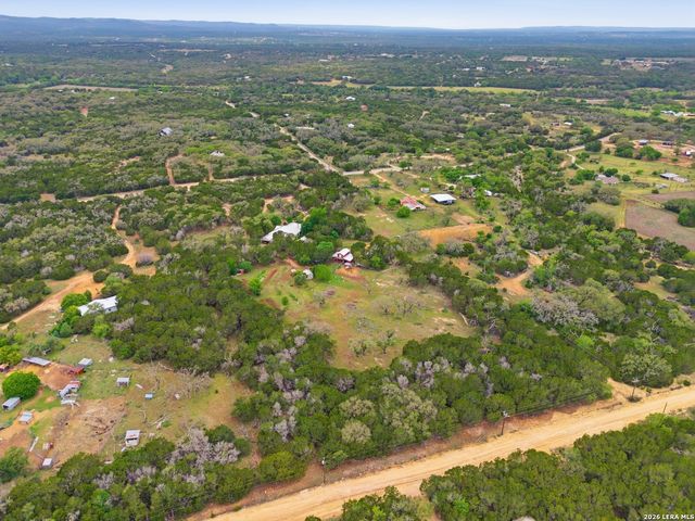 707 Oak Ridge Ln, Pipe Creek, TX 78063