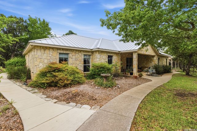 707 Oak Ridge Ln, Pipe Creek, TX 78063