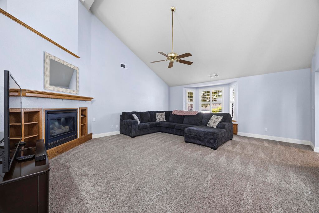 Image 11 of property listing at 5520 W Vassar Avenue, Visalia, CA 93277