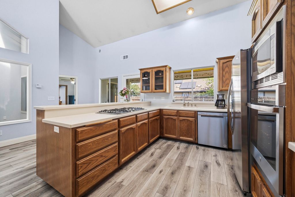 Image 17 of property listing at 5520 W Vassar Avenue, Visalia, CA 93277